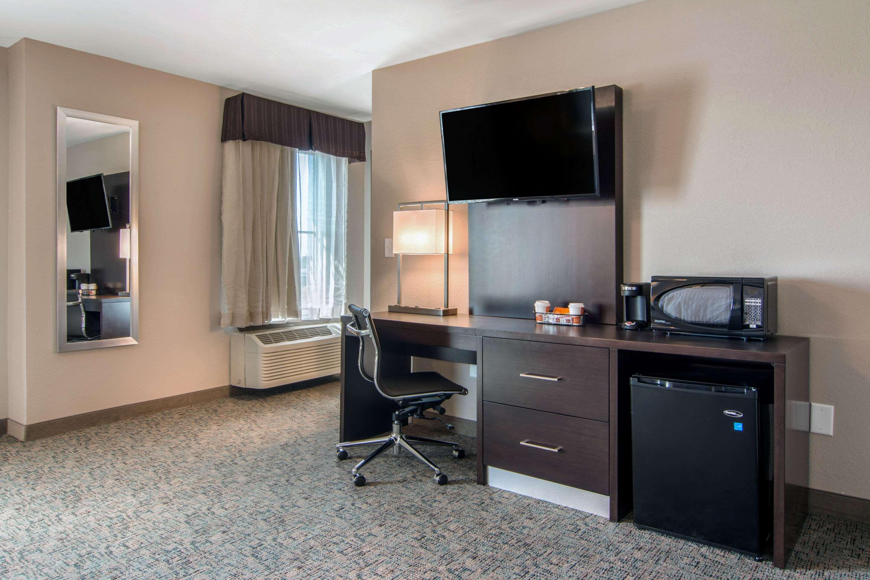 Clarion & Downtown Hotel