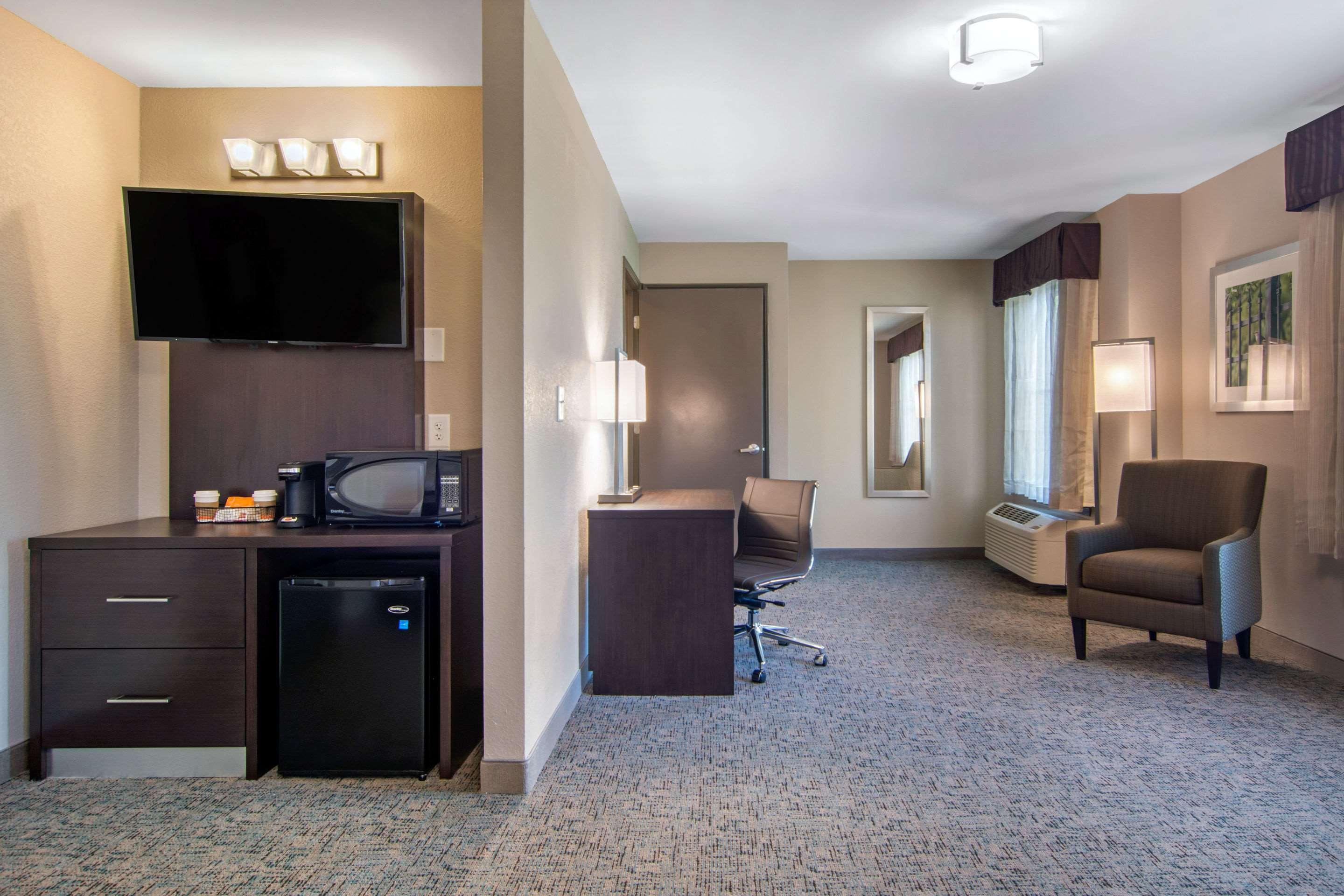 Clarion & Downtown 3*