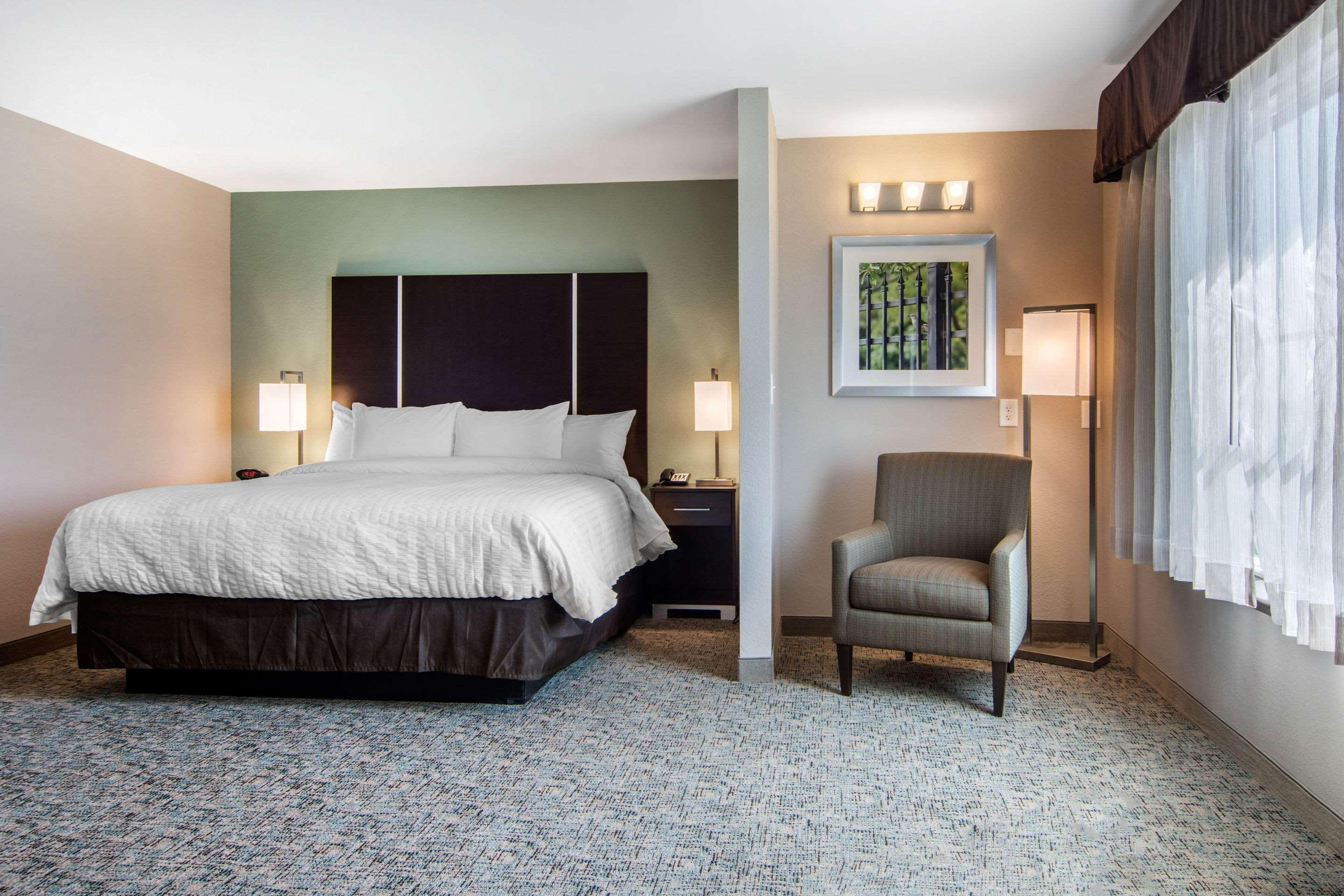 Clarion & Downtown Hotel 3*