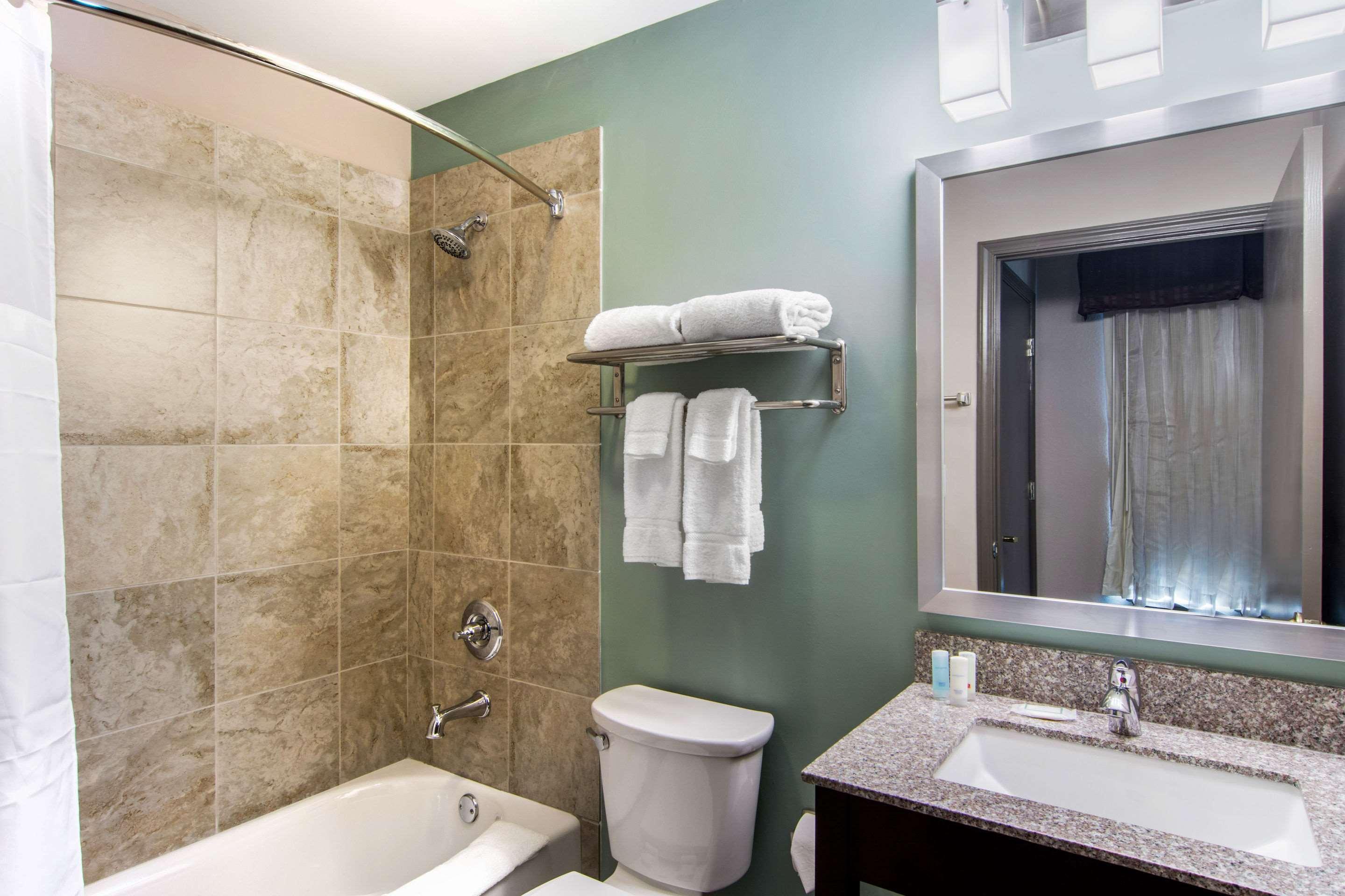 Clarion & Downtown Hotel