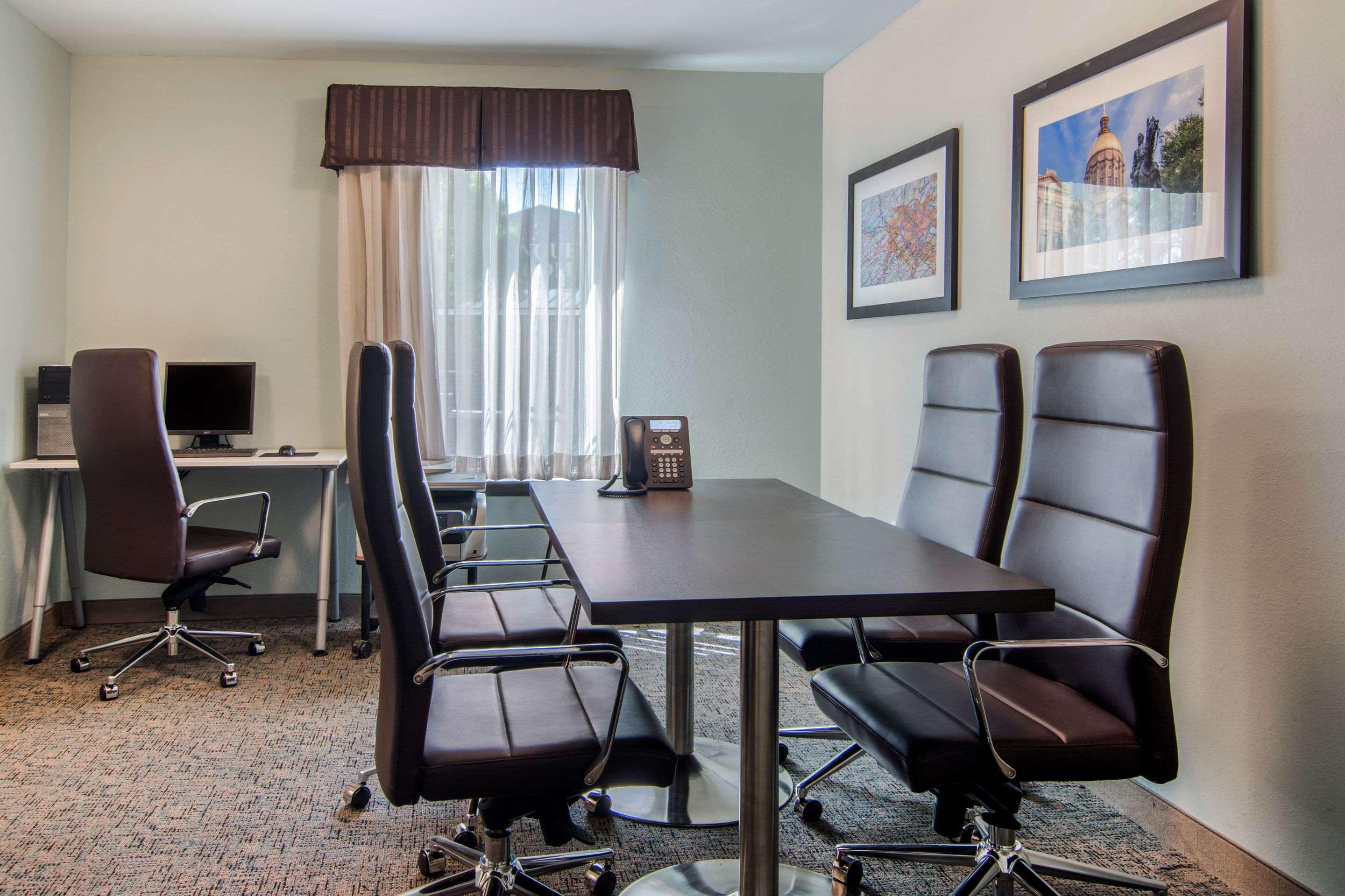 Hotel Clarion & Downtown 3*