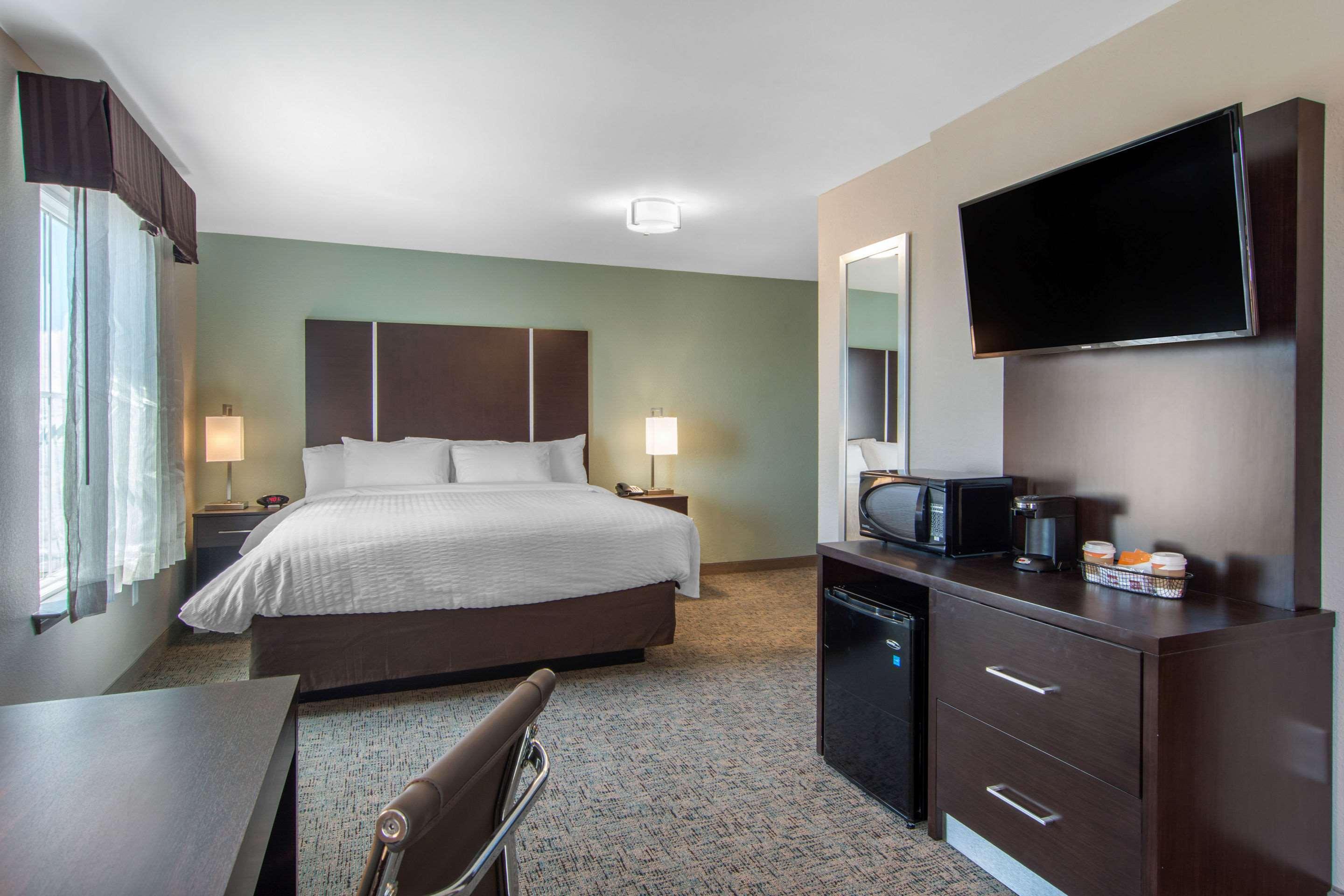 Hotel Clarion & Downtown 3*