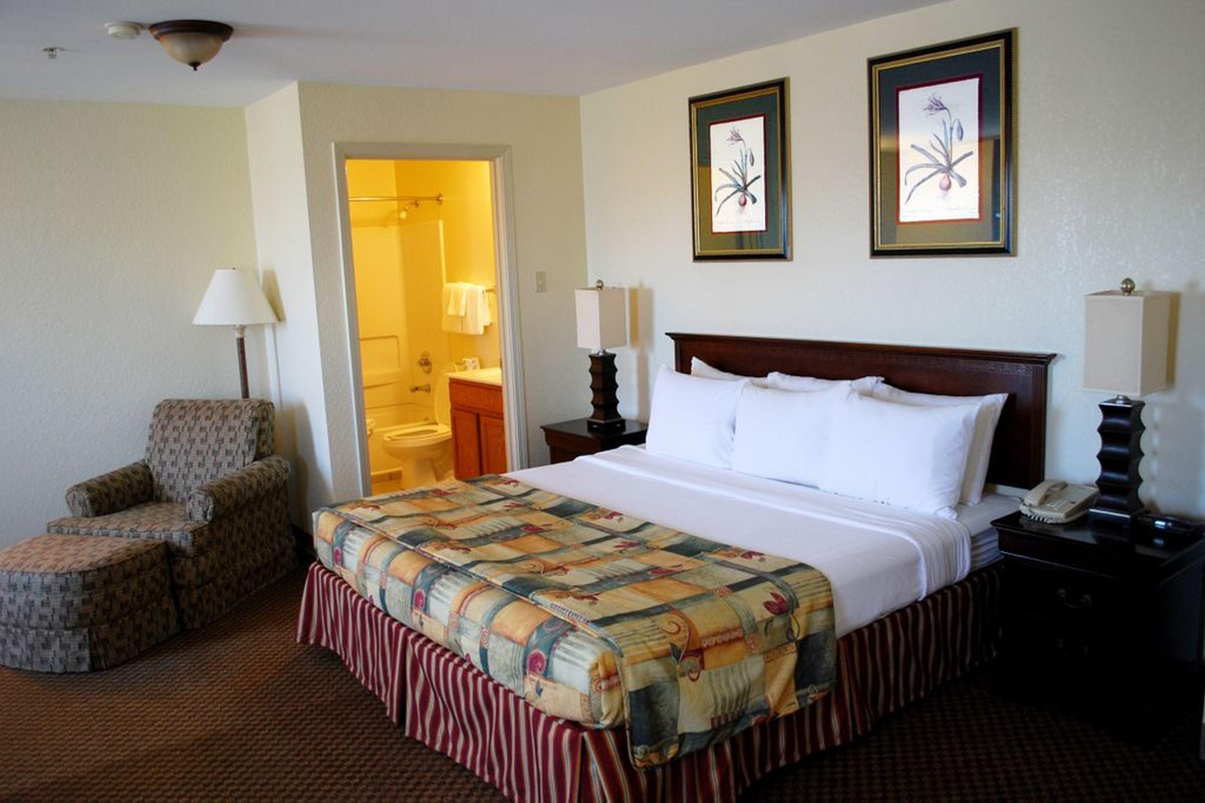 Clarion & Downtown Hotel 3*