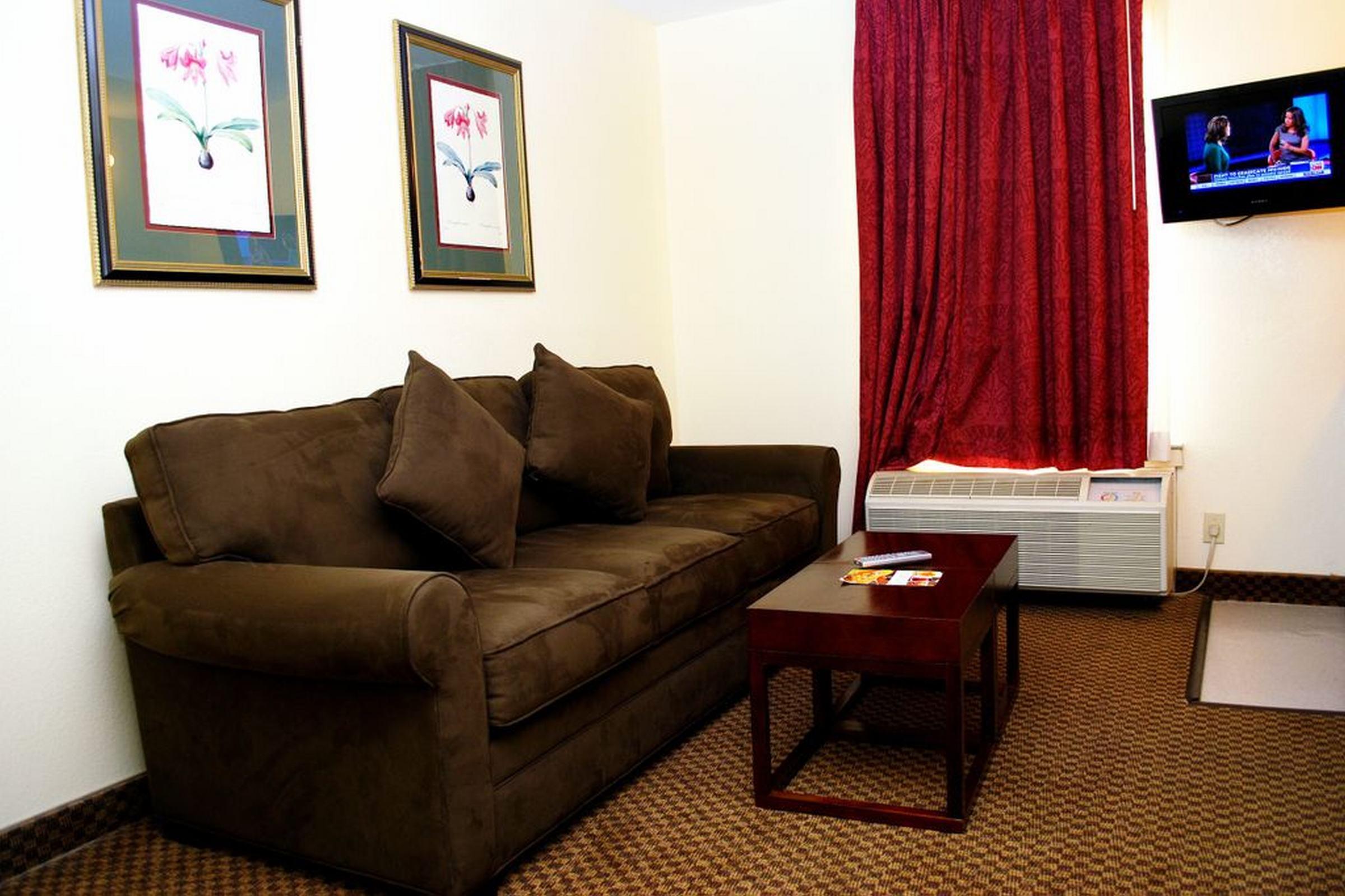 Clarion & Downtown Hotel 3*