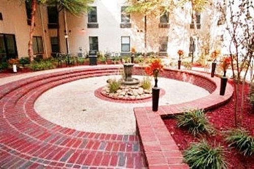 Clarion & Downtown Hotel 3*